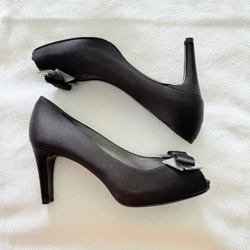 Stuart Weitzman Black Satin Peep Toe Heels Bows Rhinestones Shoes Sz 7.5 Formal